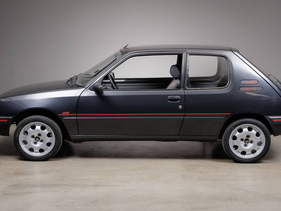 Imagen 3/28 de Peugeot 205 GTi 1.9 (1991)