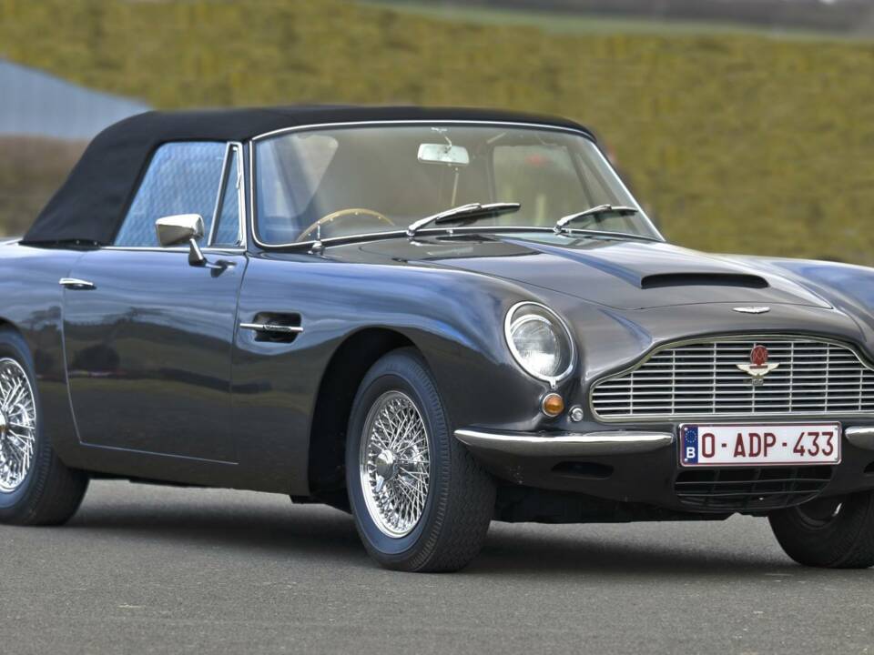 Bild 36/50 von Aston Martin DB 6 Vantage Volante (1969)