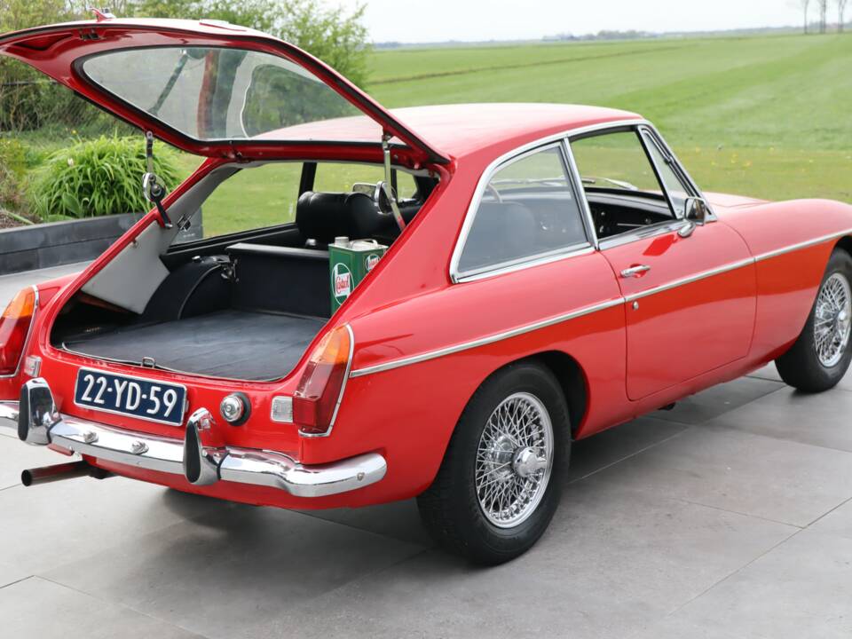 Image 20/50 of MG MGB GT (1974)