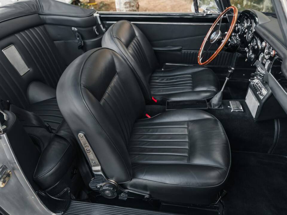 Afbeelding 37/75 van Aston Martin DB 5 Volante (1964)