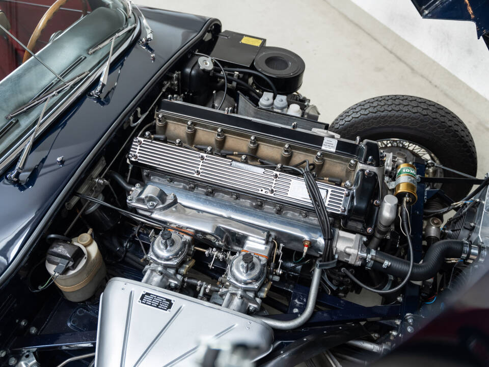 Image 33/36 of Jaguar E-Type (1969)