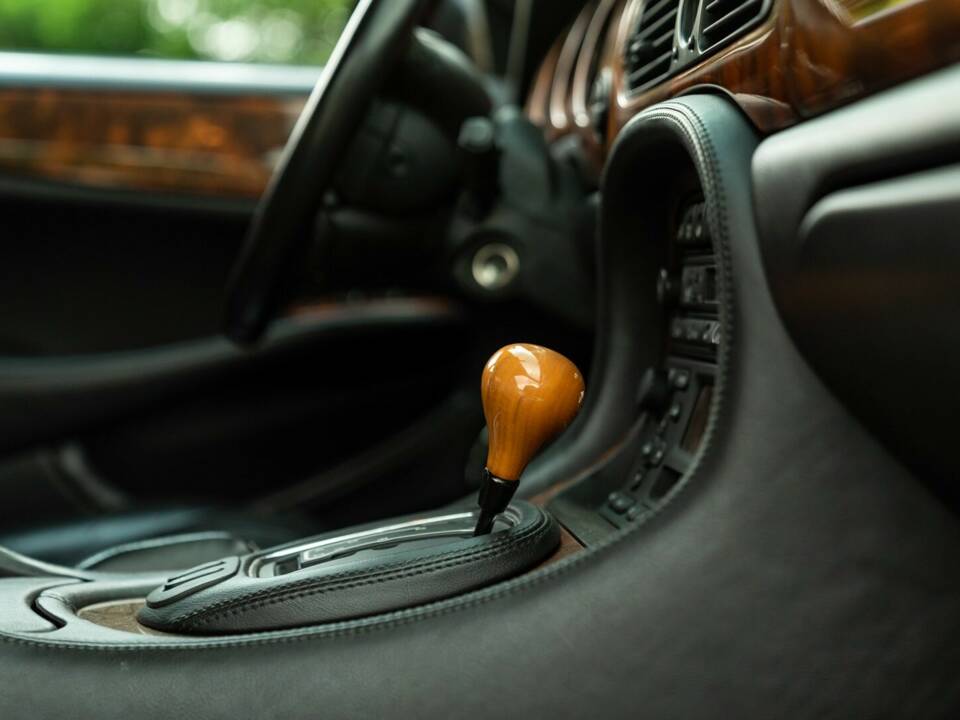 Bild 43/50 von Jaguar XJR 4.0 (2000)