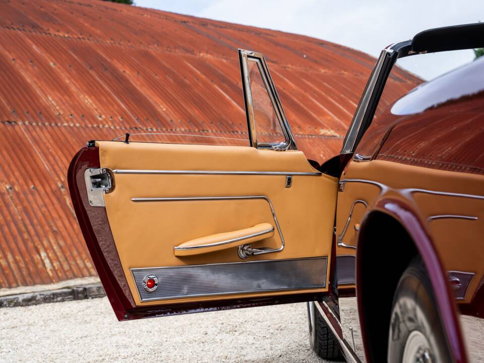Image 33/51 of Maserati 3500 GTI Spyder Vignale (1963)