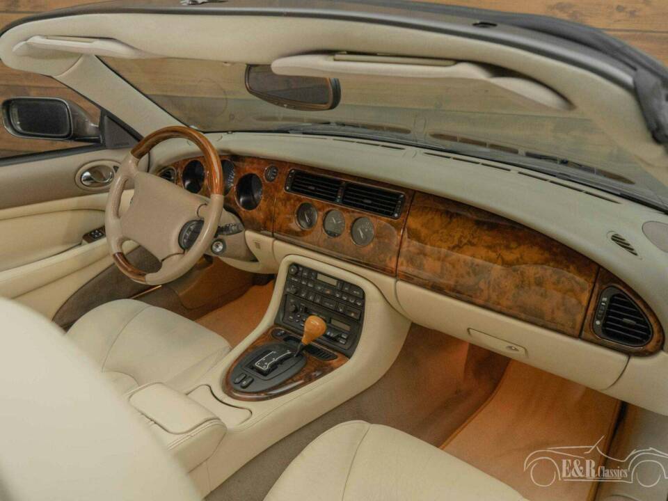 Immagine 13/19 di Jaguar XK8 4.0 (1997)