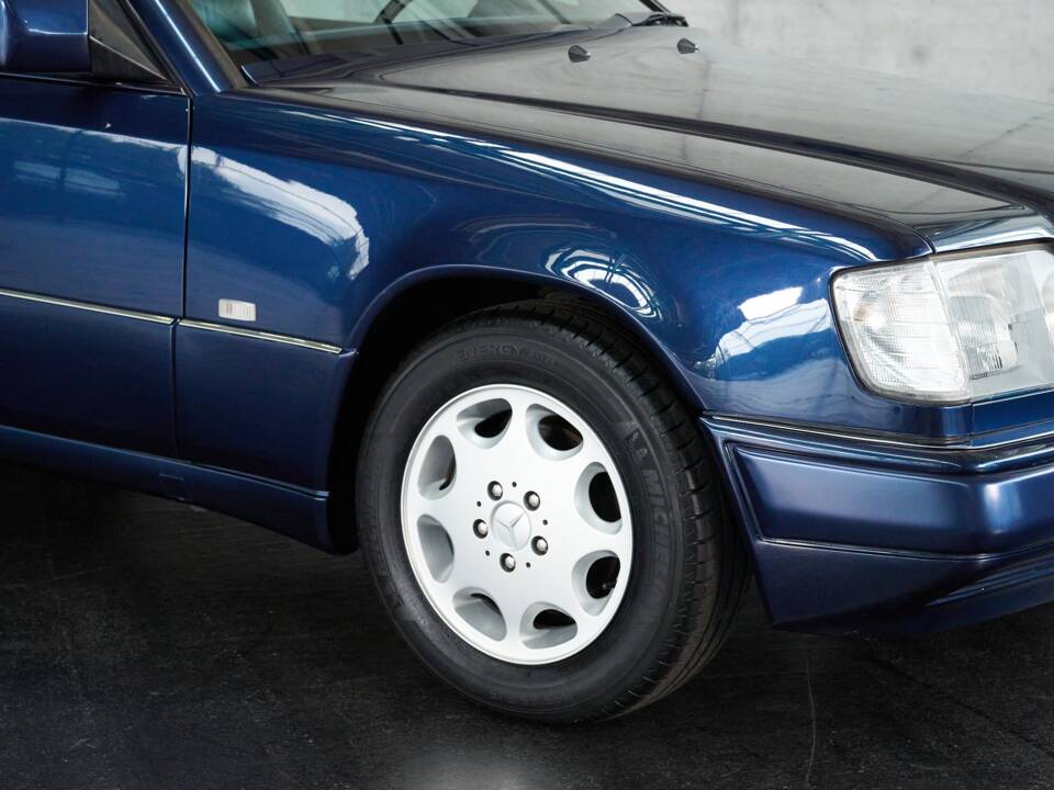 Bild 27/50 von Mercedes-Benz E 200 (1996)