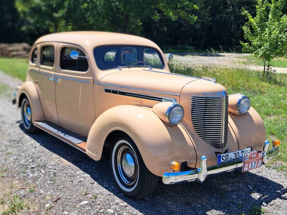Bild 4/22 von Chrysler Royal Sedan (1938)