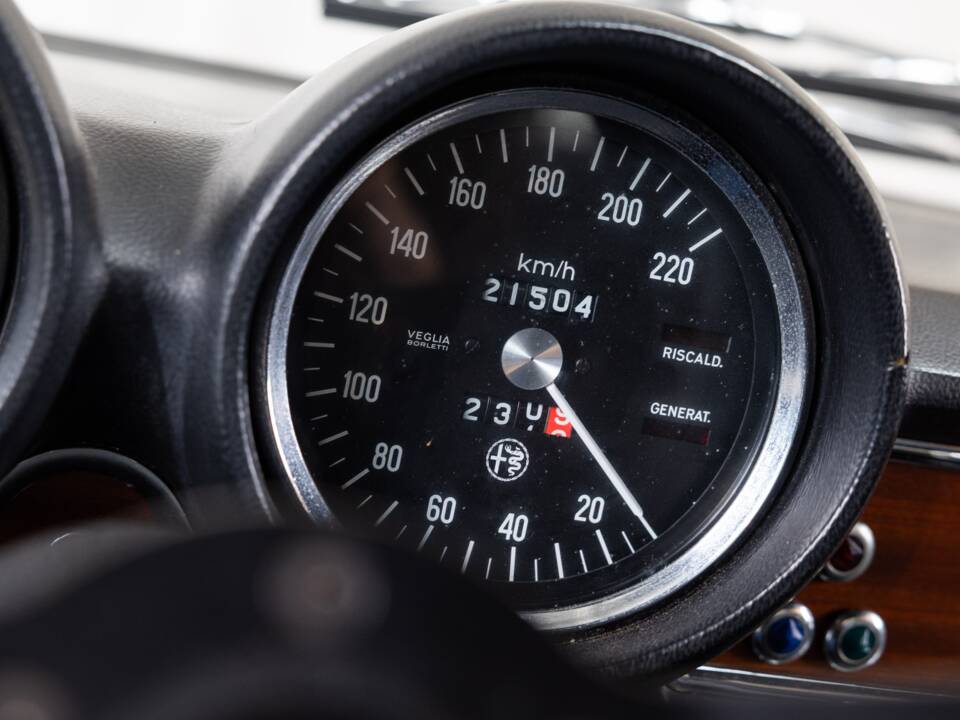 Imagen 11/36 de Alfa Romeo Giulia 1600 GT Junior (1973)