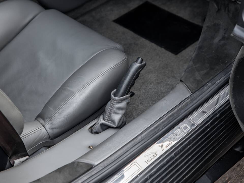 Image 31/60 of Jaguar XJ 220 (1992)