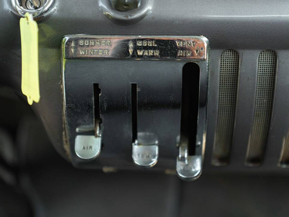 Image 48/50 of Dodge Coronet "Red Ram" (1953)