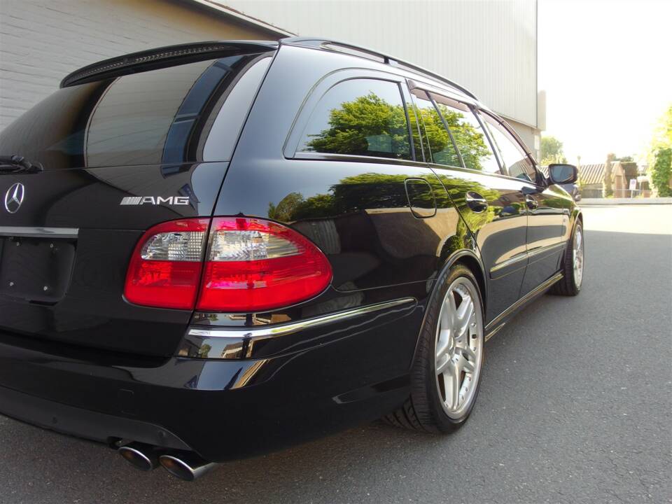 Image 20/98 of Mercedes-Benz E 63 AMG T (2008)