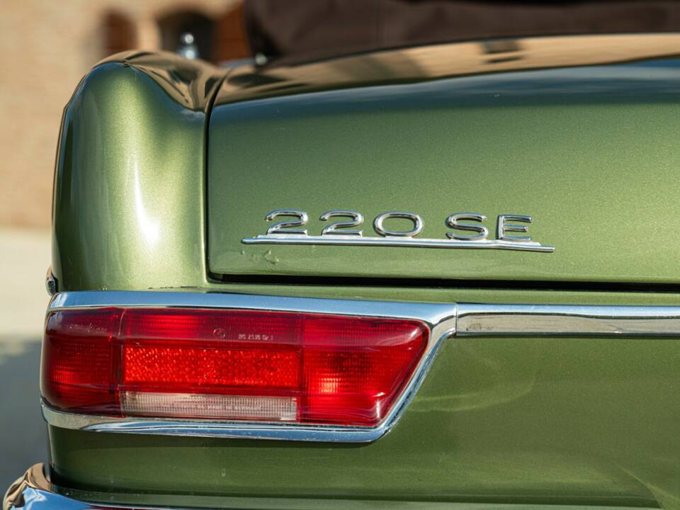 Obraz 26/50 pojazdu Mercedes-Benz 220 SE b (1964)