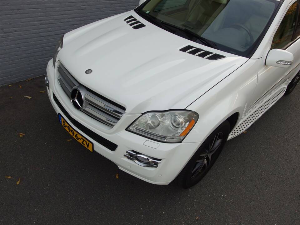 Bild 10/98 von Mercedes-Benz GL 450 4MATIC (2007)
