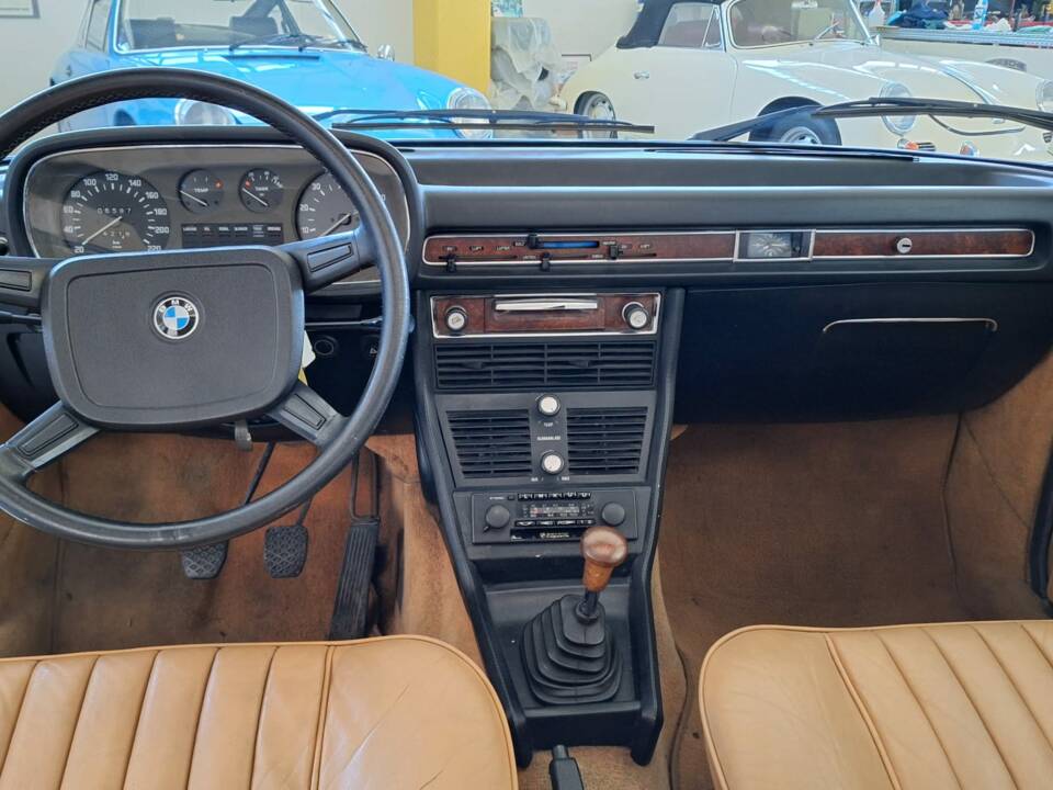 Image 16/19 de BMW 3,3 Li (1976)