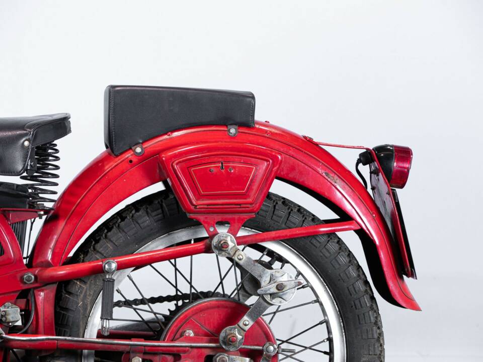 Image 20/50 de Moto Guzzi 250 SS (1950)