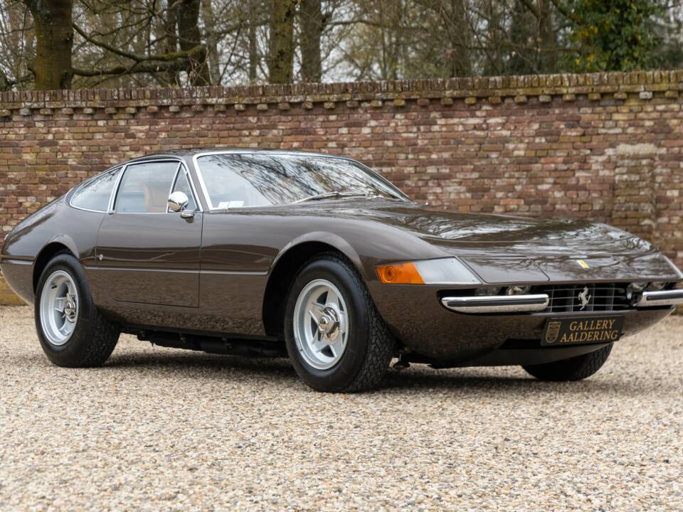 Image 47/50 de Ferrari 365 GTB/4 Daytona (1974)