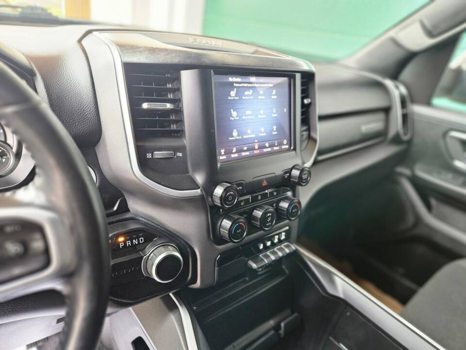 Image 37/62 of Dodge Ram 1500 (2020)