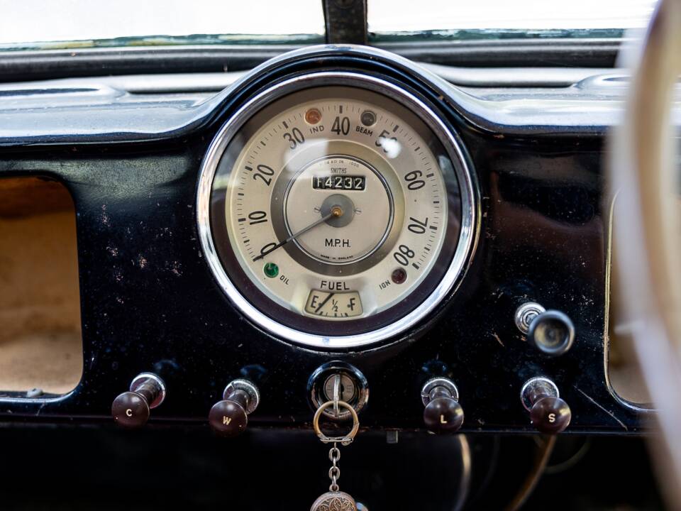 Image 28/36 of Morris Minor 1000 (1956)