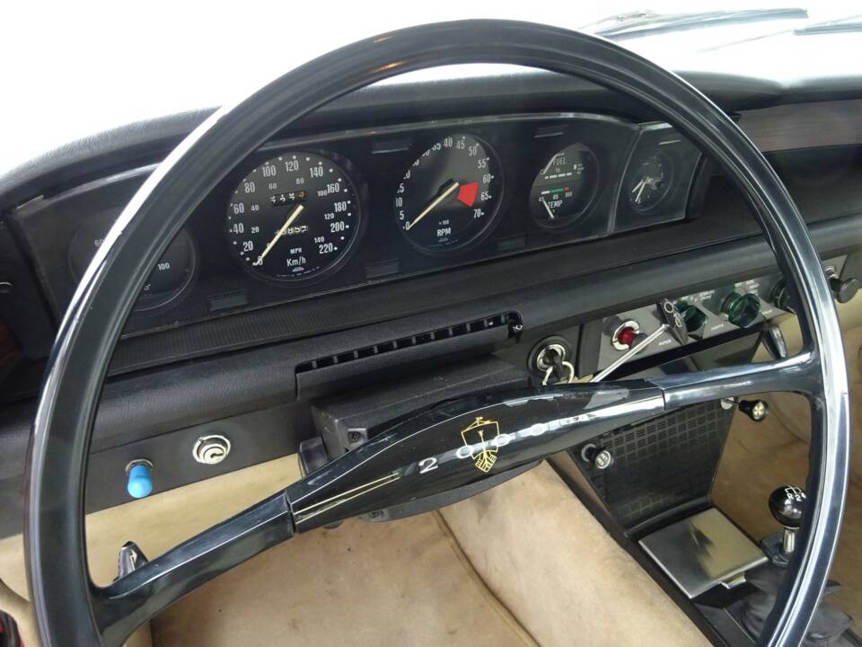 Image 8/15 of Rover 2000 (1974)