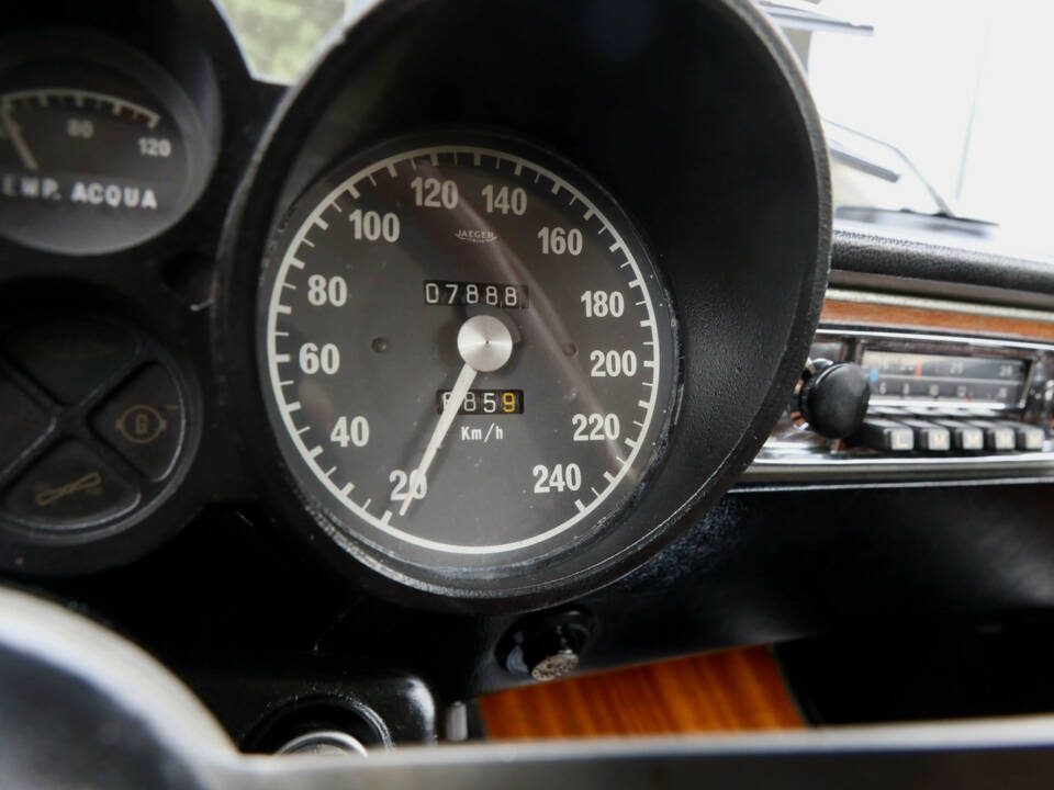Immagine 34/50 di Alfa Romeo 2000 GTV (1973)