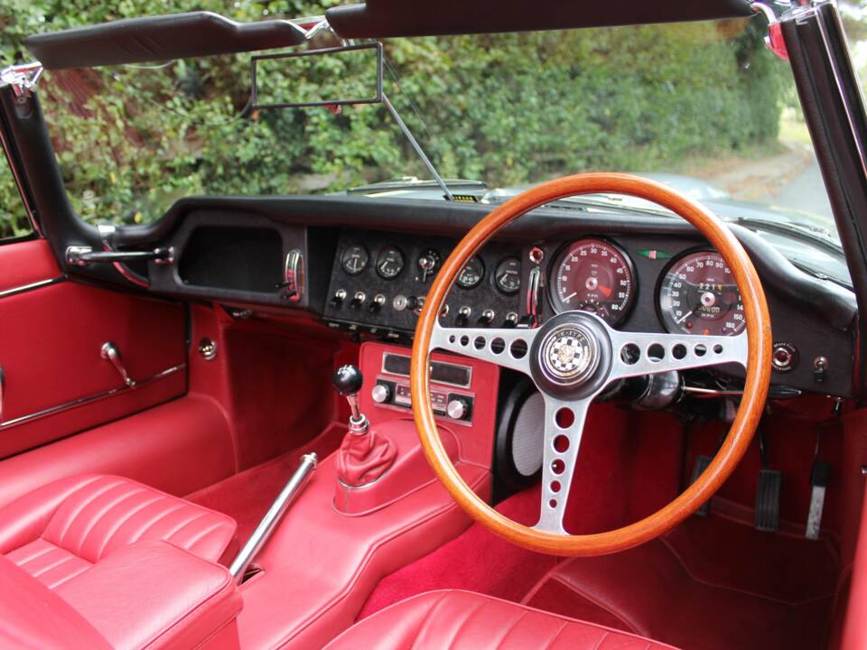 Imagen 8/19 de Jaguar E-Type 4.2 (1967)
