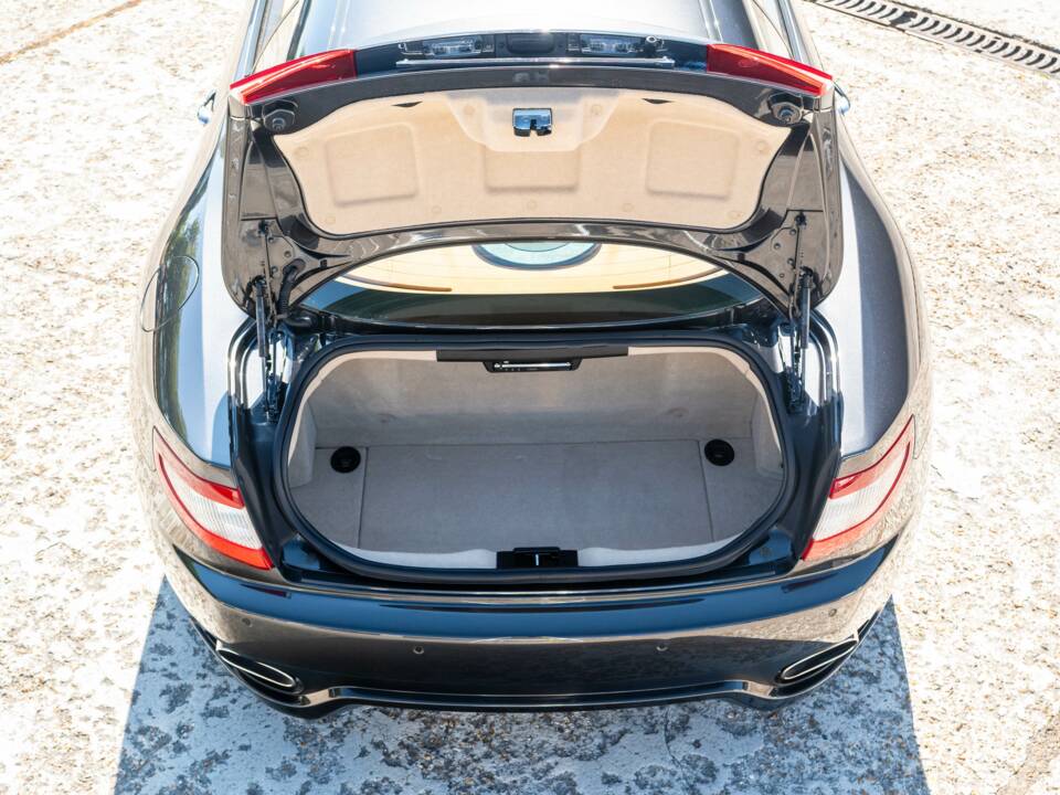 Bild 32/37 von Maserati GranTurismo S (2010)