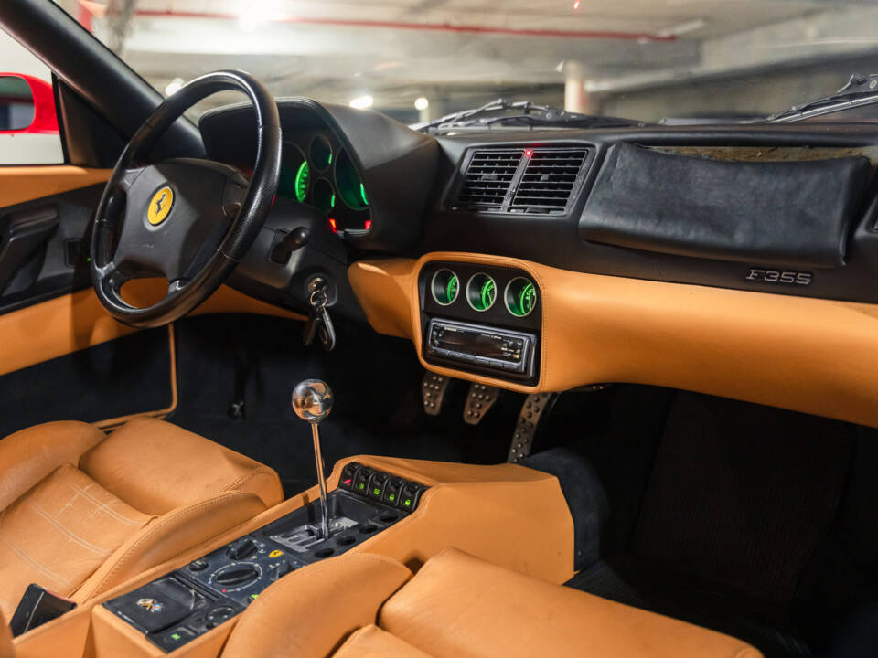 Afbeelding 25/46 van Ferrari F 355 Berlinetta (1997)