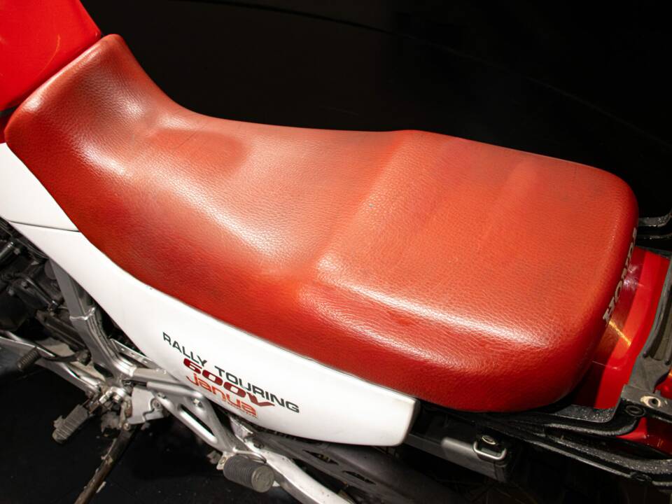 Image 22/47 of Honda XL 600V Transalp (1989)