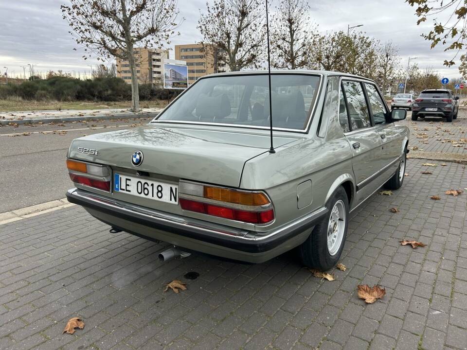 Image 4/8 of BMW 525i (1983)
