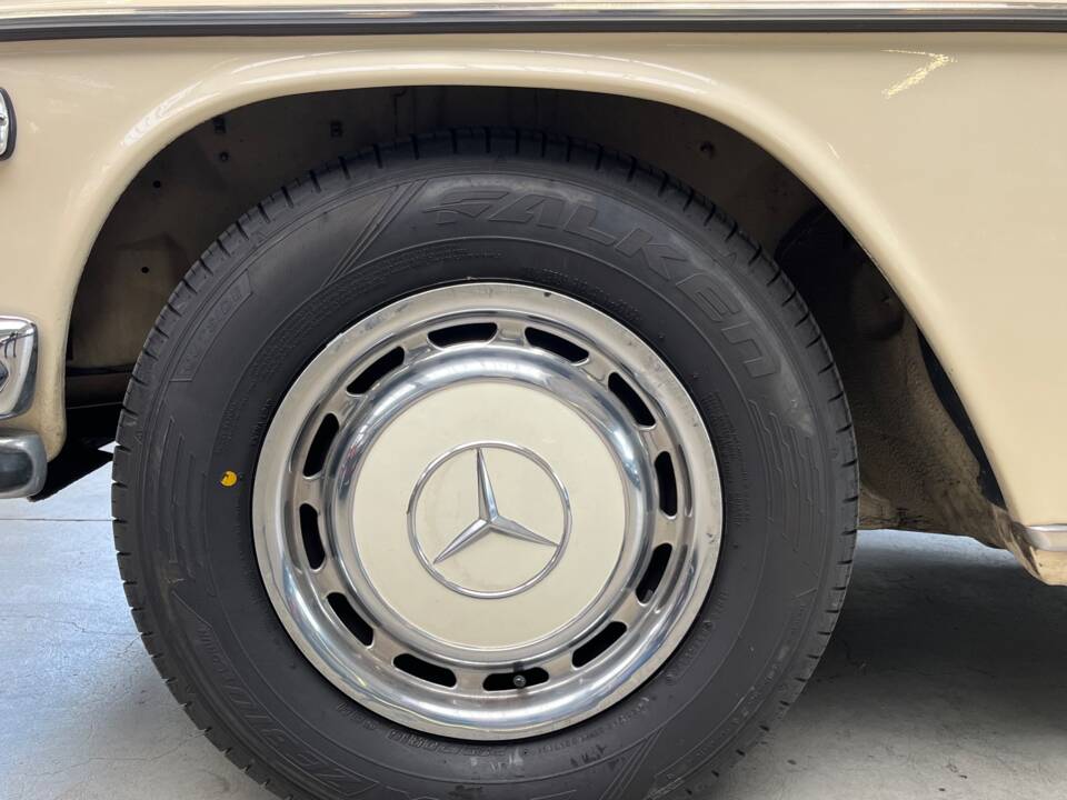 Bild 32/43 von Mercedes-Benz 280 CE (1973)