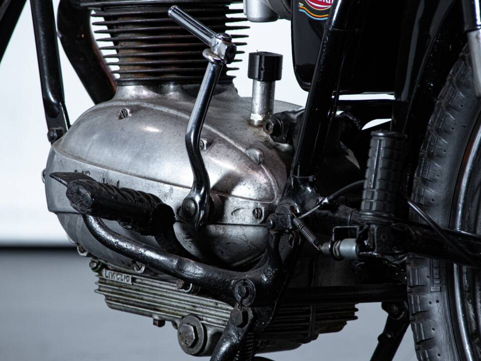Image 18/50 of Mondial 125 (1961)