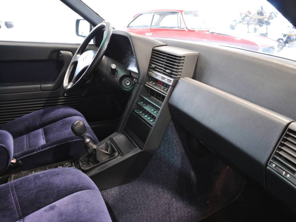 Image 25/26 of Alfa Romeo 164 2.0 Super V6 (1993)