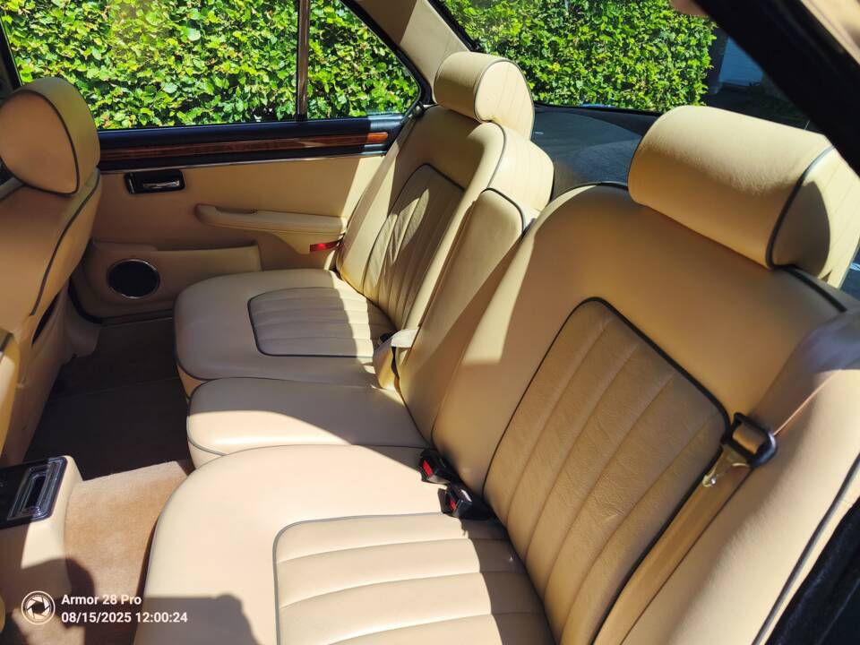 Immagine 6/8 di Jaguar XJ 12 (1992)