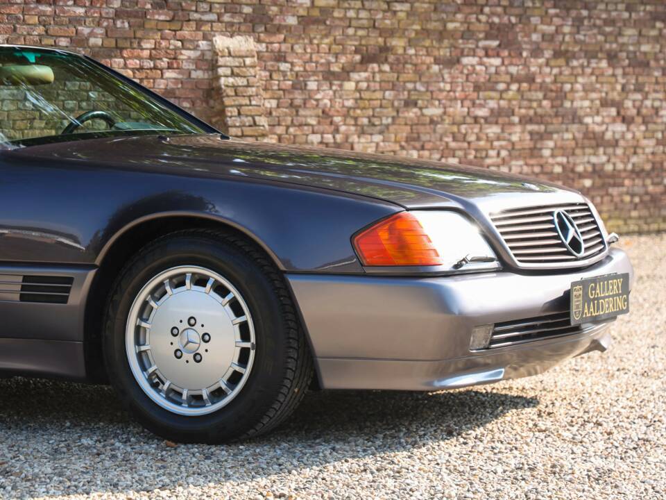 Image 12/50 of Mercedes-Benz 500 SL (1990)