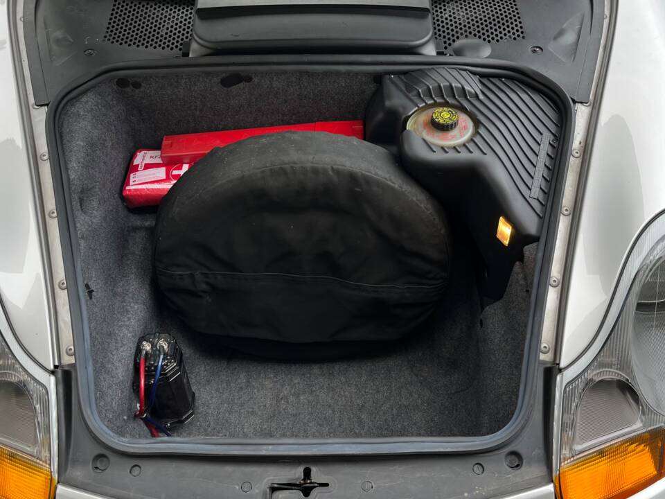 Image 35/49 of Porsche Boxster (1998)