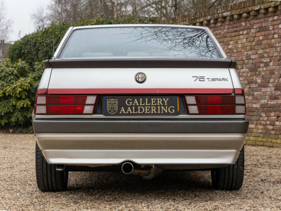 Afbeelding 6/50 van Alfa Romeo 75 2.0 Twin Spark (1988)