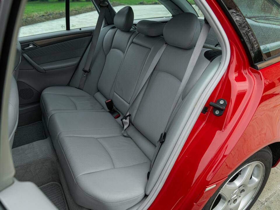 Immagine 26/50 di Mercedes-Benz C 220 CDI T (2003)
