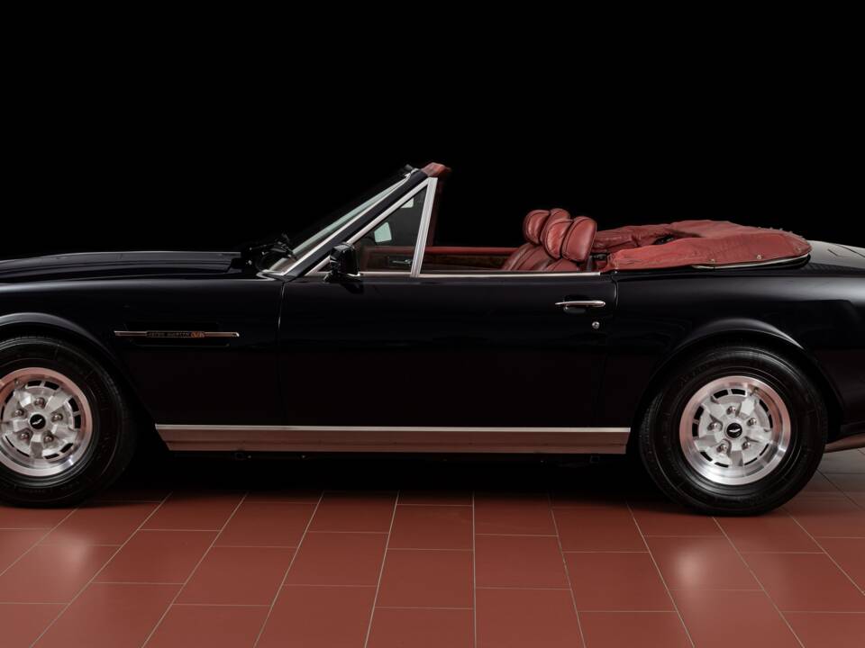 Imagen 2/9 de Aston Martin V8 Volante (1982)