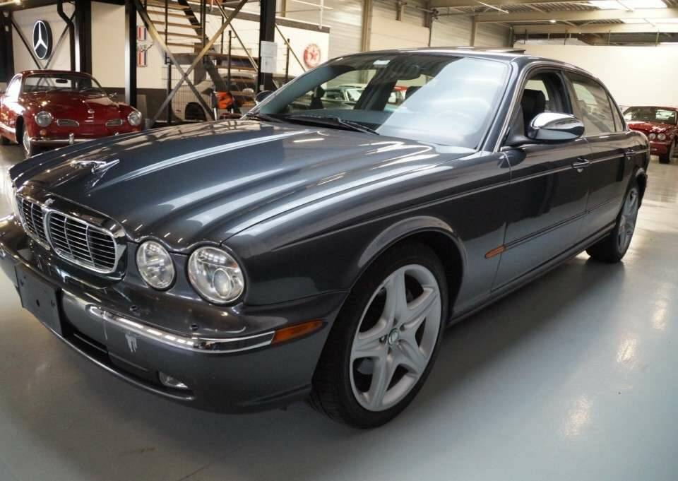 Bild 48/50 von Jaguar XJ 8 4.2 (2005)