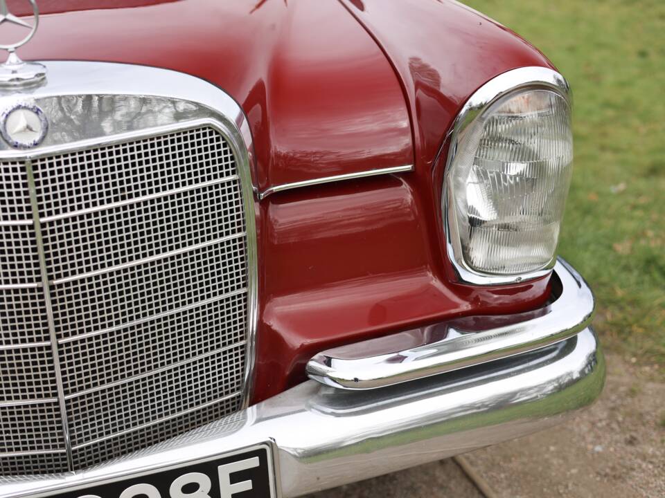 Image 44/50 of Mercedes-Benz 220 (1967)