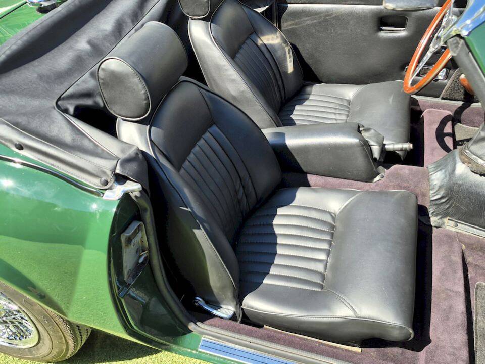 Image 32/62 of Triumph Spitfire Mk IV (1973)