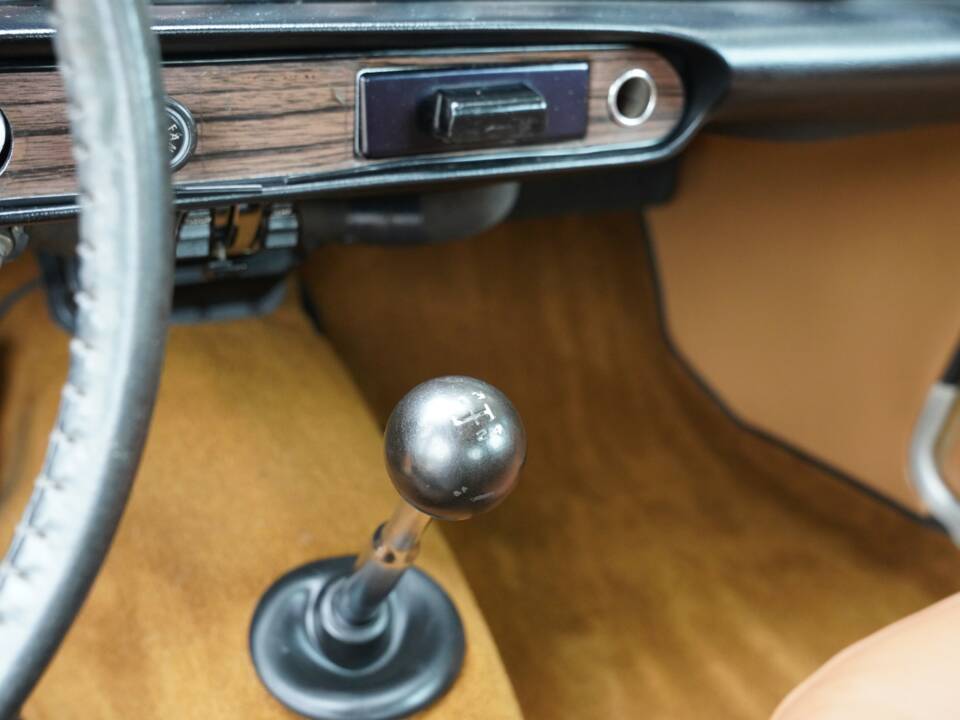 Image 38/50 de Volvo 1800 E (1972)