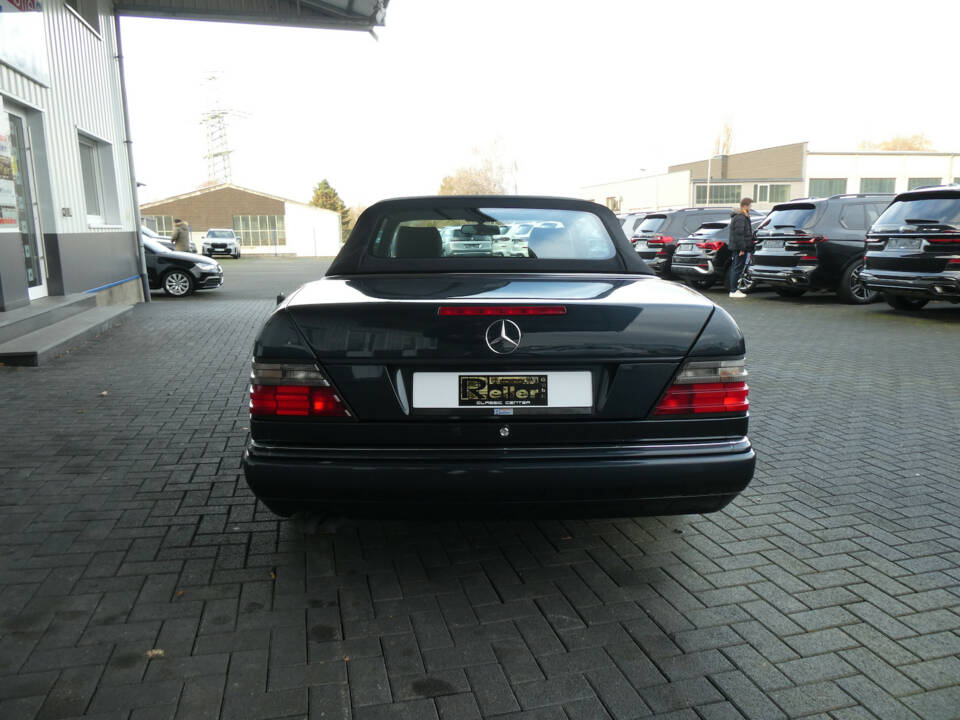 Bild 5/24 von Mercedes-Benz E 320 (1994)