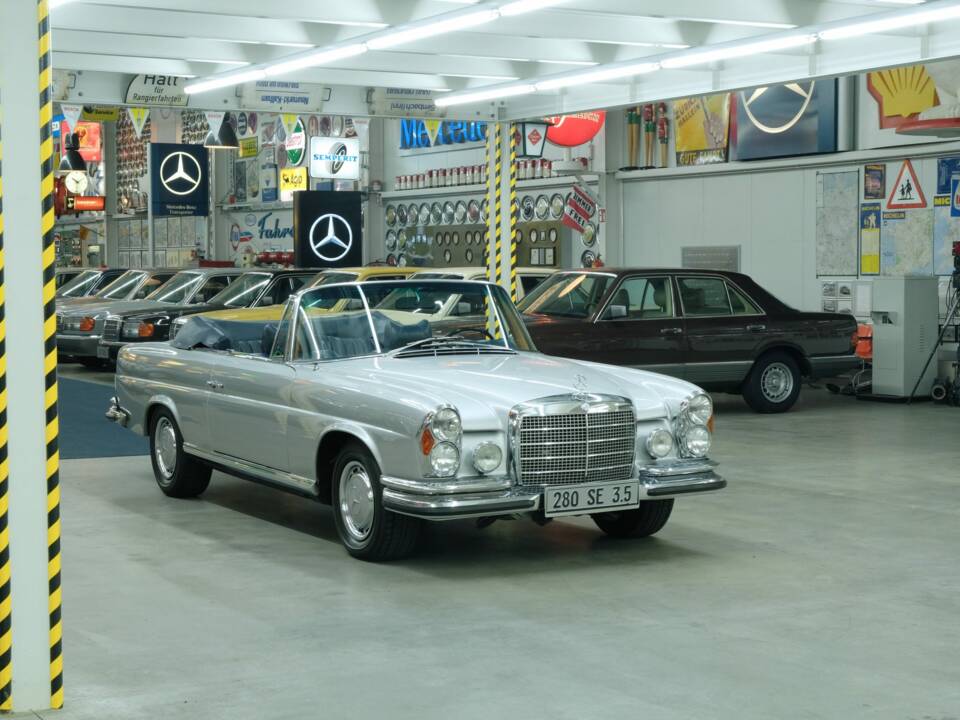 Image 16/50 of Mercedes-Benz 280 SE 3,5 (1970)