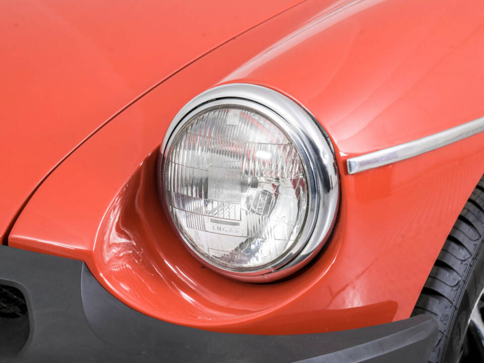 Image 33/50 of MG MGB (1976)
