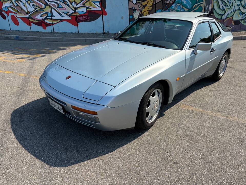 Image 6/98 of Porsche 944 Turbo S (1988)
