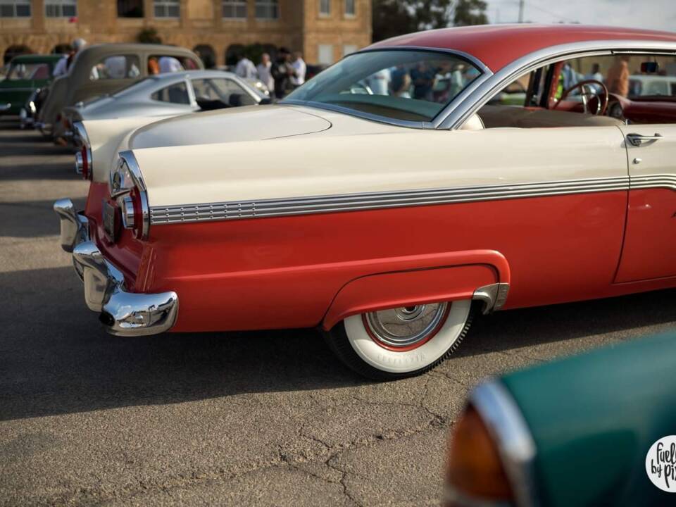 Immagine 7/17 di Ford Fairlane 500 Club Victoria (1956)