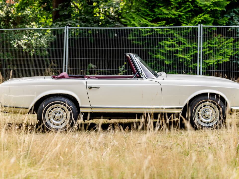 Image 2/46 de Mercedes-Benz 250 SL (1967)