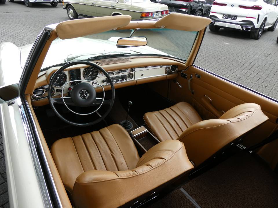 Image 9/26 of Mercedes-Benz 280 SL (1968)