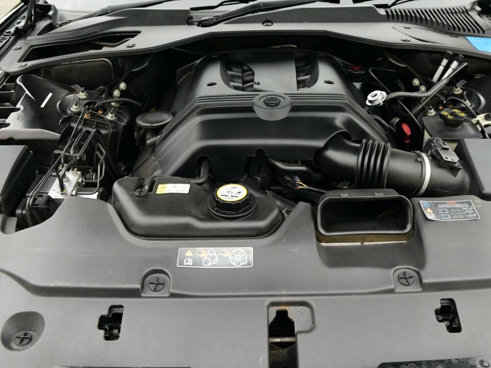 Image 33/50 of Jaguar XJ 8 4.2 (2008)