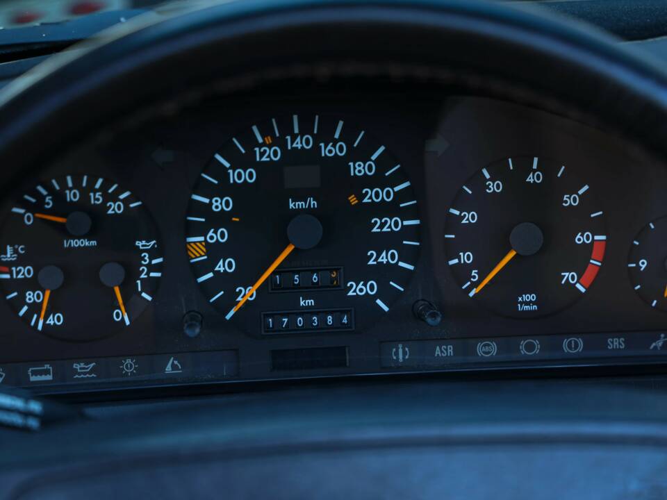 Image 25/50 of Mercedes-Benz 500 SL (1990)